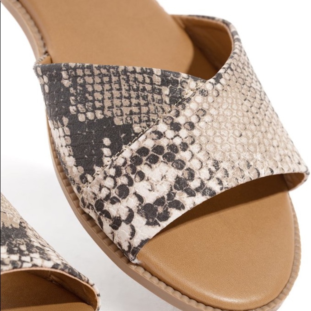 NEW**Ladies snake wide band ankle strap sandals - Picture 4 of 8
